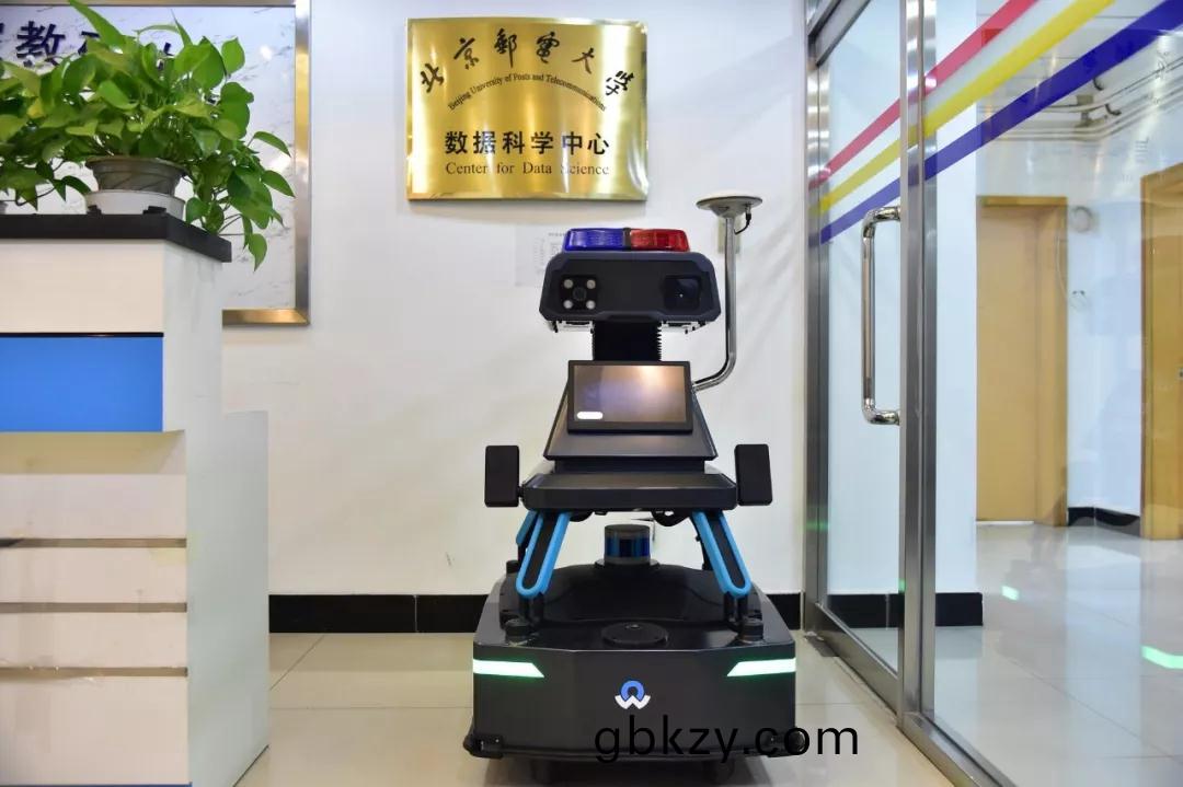 校(xiao)園安防(fang) 智能(neng)機(ji)器(qi)人