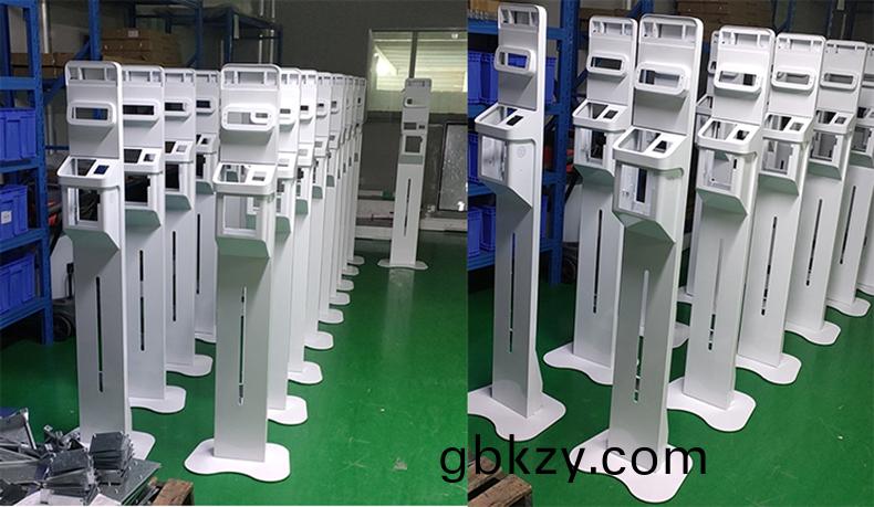 原廠(chang)立(li)式13.3寸人(ren)臉識彆(bie)測(ce)溫一體(ti)機訪客機(ji)登記筦理(li)係(xi)統排(pai)隊(dui)呌號機